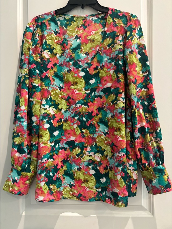 JODIFL Tops - Jodifl Floral V-Neck Blouse 2X Long Sleeve Boutique Top NWOT PLUS SIZE BLOUSE